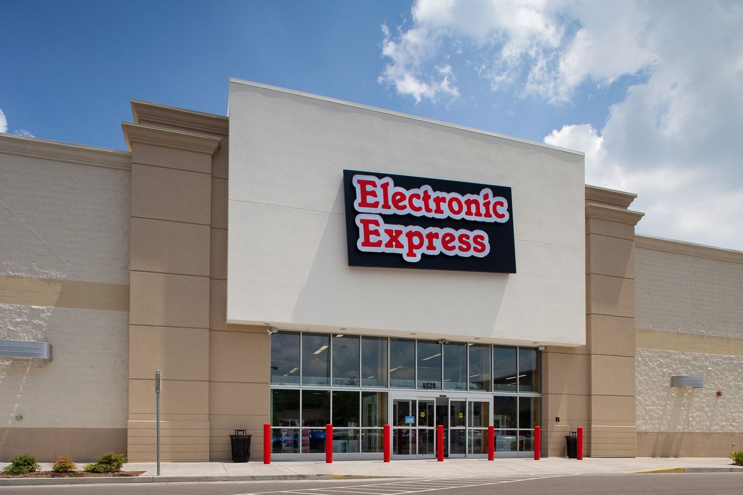 CLEVELAND TOWN CENTER : 4600 Paul Huff Parkway, Cleveland, TN 37312